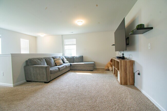 Building Photo - 342 Ledgebrook Ln
