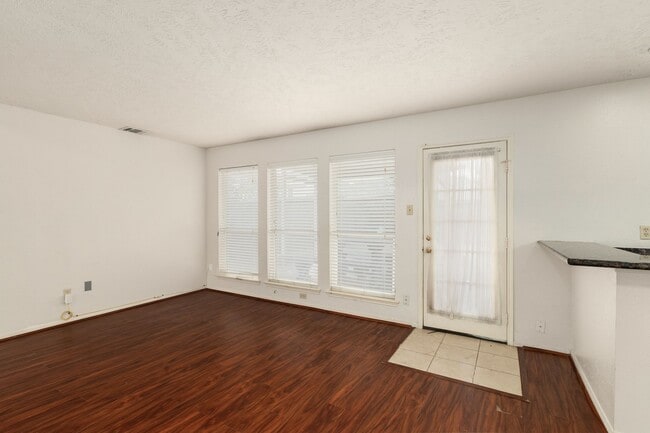 Building Photo - 3118 Kempwood Dr