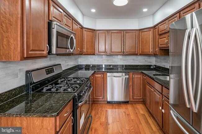 Building Photo - 7 Exeter Ct