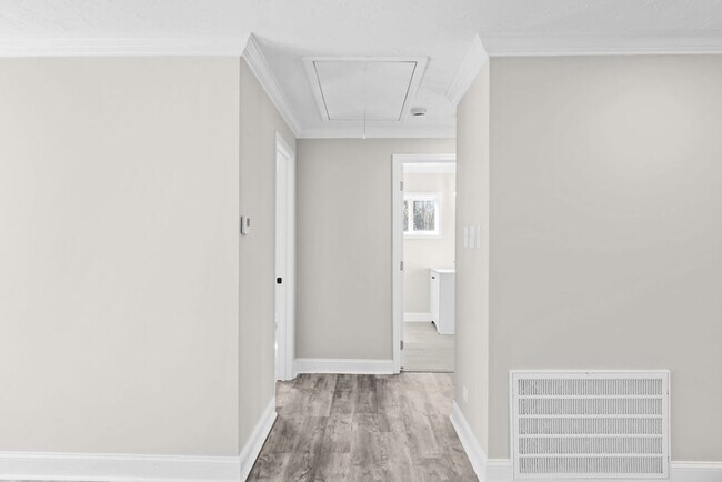 Building Photo - 2BR/2BA Cottage that's on the Rive – Minutes from Downtown Knoxville and Maryville