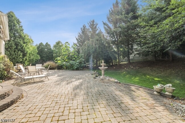 Building Photo - 2 Bedford Dr