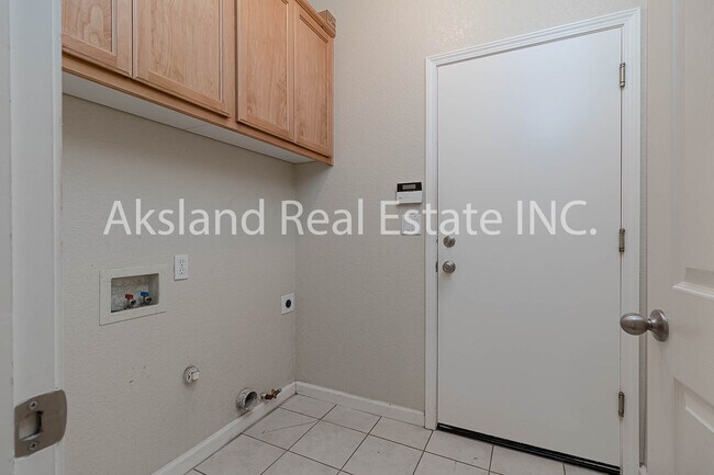 Building Photo - 936 Heartland Dr