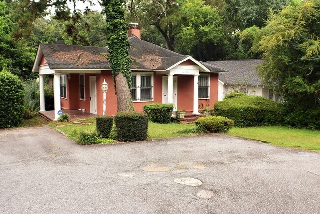 Building Photo - 2522 Blossom St