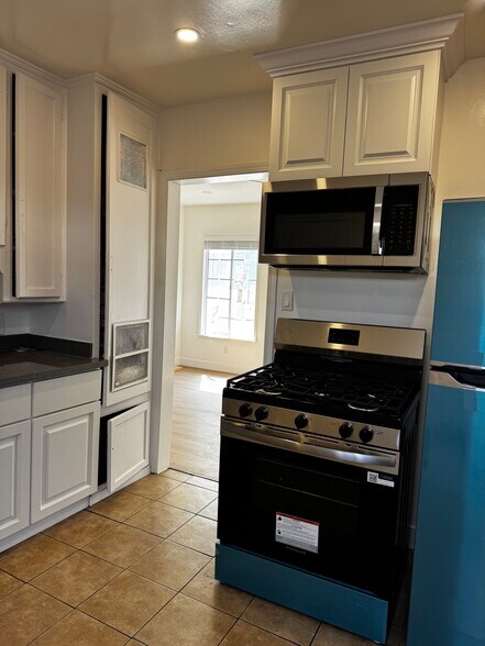New stove, microwave, refrigerator - 905 Sartori Ave