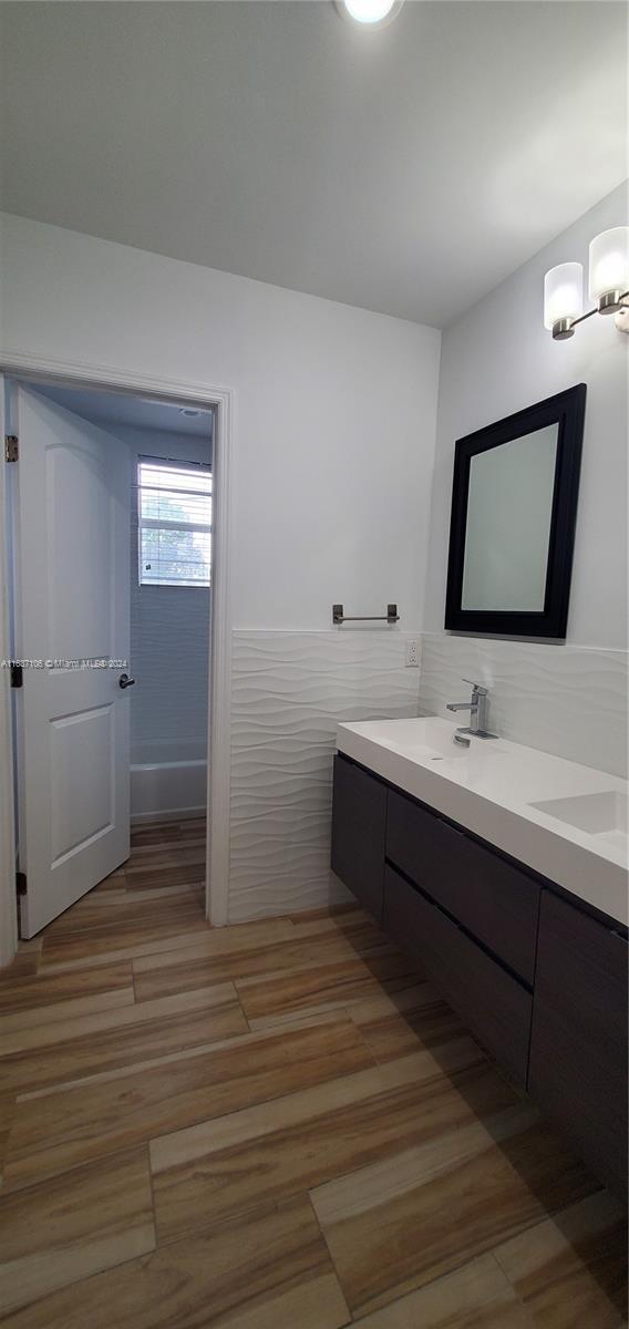 Building Photo - 3620 Thomas Ave