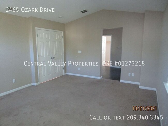 Building Photo - 2465 Ozark Dr