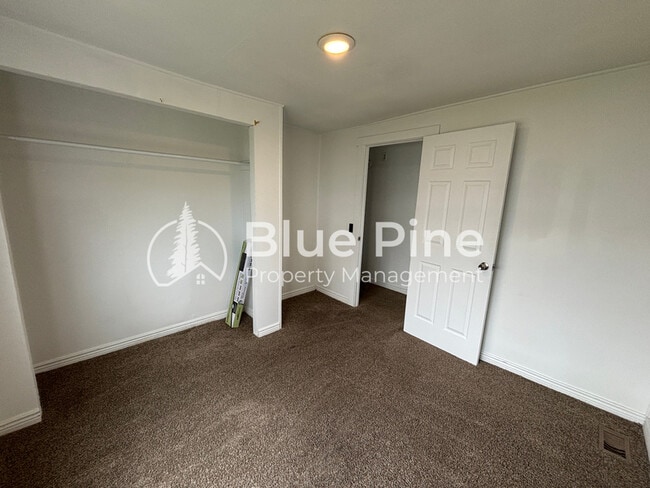 Building Photo - 540 US-26