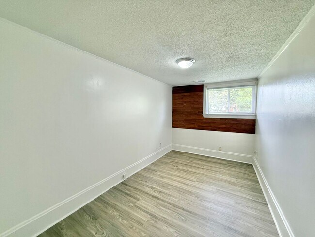 Building Photo - Garner Road [2 UNITS]