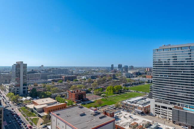 Building Photo - 757 N Orleans St