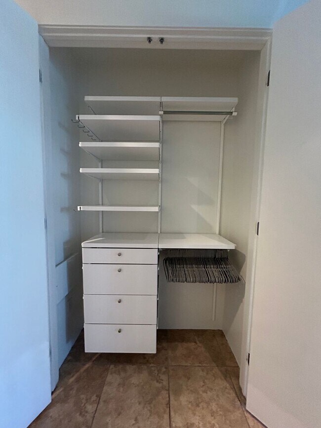 Building Photo - Call about move in special!!!