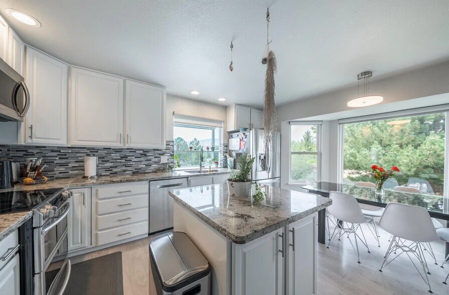 Building Photo - 932 University Ridge Ct