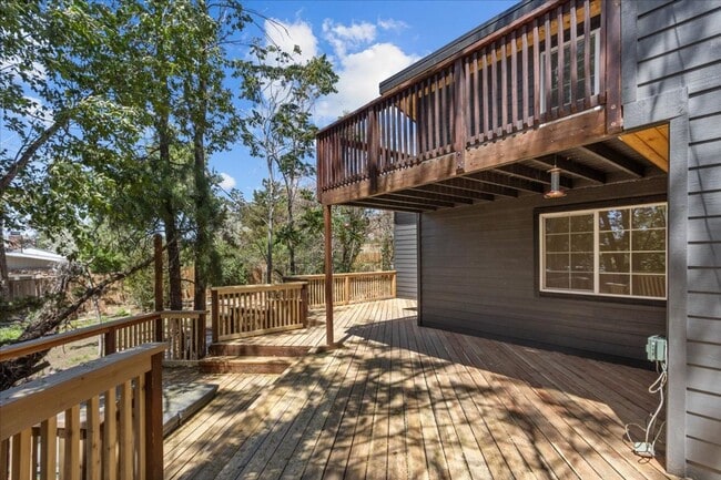 Building Photo - Beautiful Three Bedroom Home on Half Ac...
