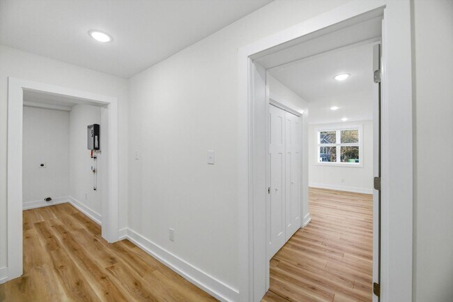 Building Photo - 2113 W Madison Ave