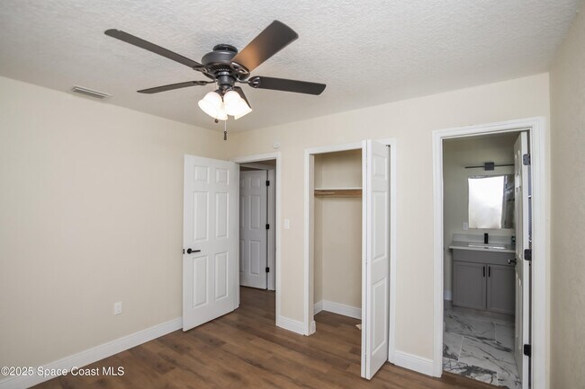Building Photo - 1286 Hollywood Dr