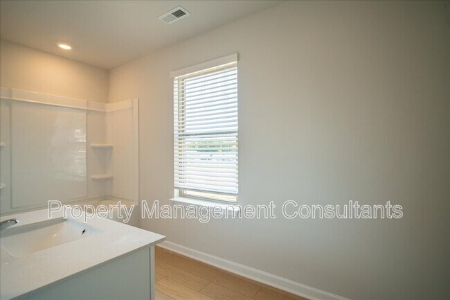 Building Photo - 22857 Dashwood Ln