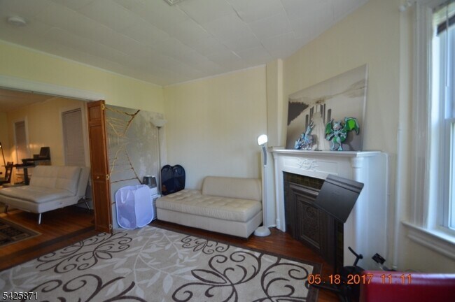 Building Photo - 83 Summit Ave