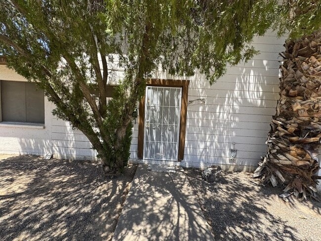 Building Photo - Holiday Gardens 3br Townhome