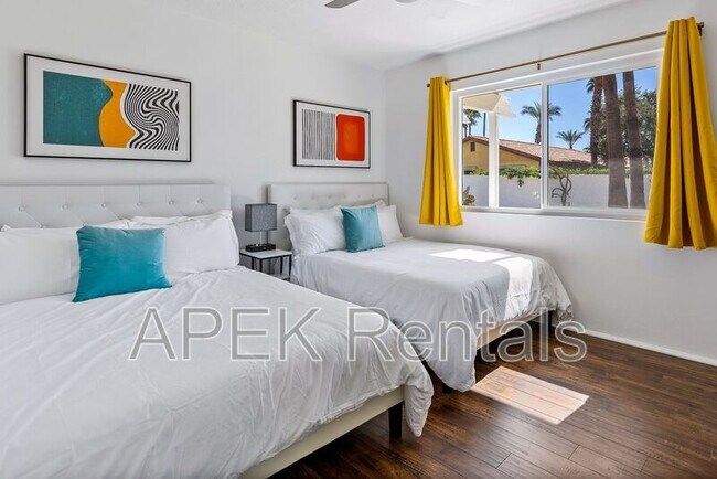 Building Photo - 980 N Buttonwillow Cir