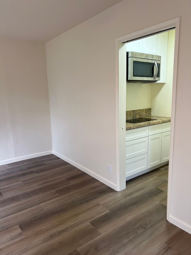 Building Photo - 12224 Beverly Blvd