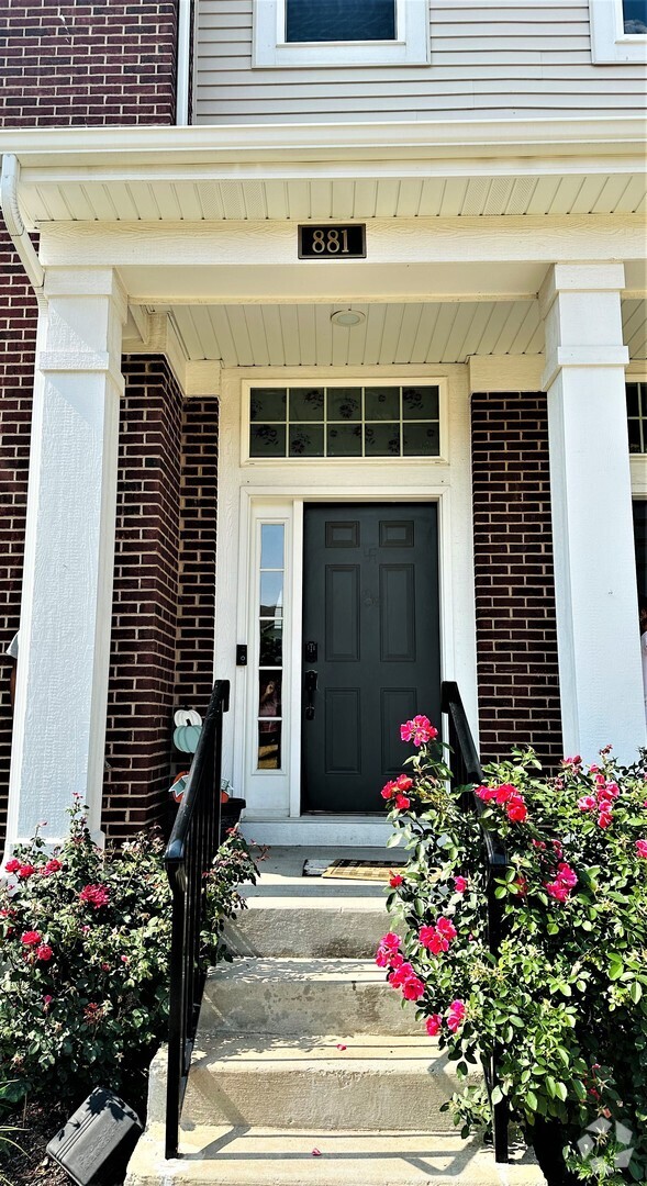 Building Photo - 881 Lewisburg Ln