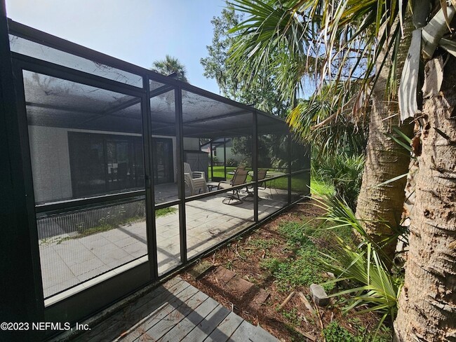 Building Photo - 120 Bermuda Ct