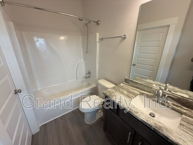 Building Photo - 5963 Cherry Hill Cir