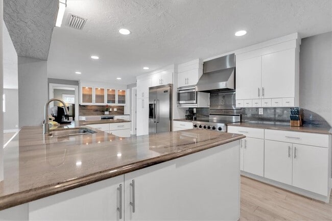 Building Photo - 6440 3rd Palm Point