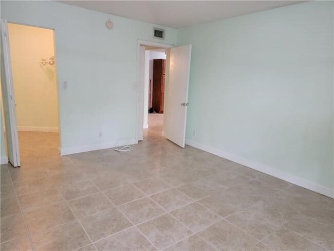 Building Photo - 641 Lyons Rd