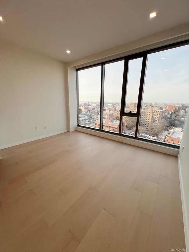 Building Photo - 35-32 Leavitt St