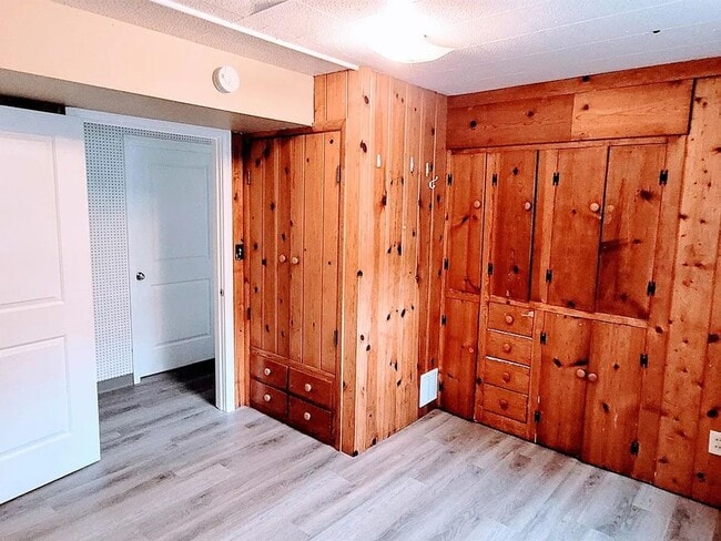 Building Photo - 1321 Lakewood Dr