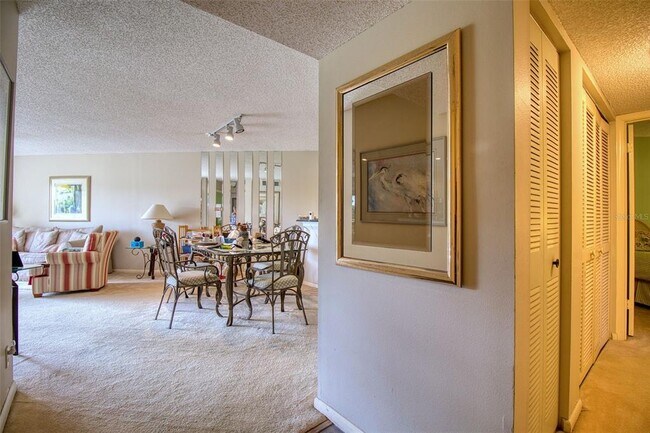 Building Photo - 6059 Bahia Del Mar Blvd S