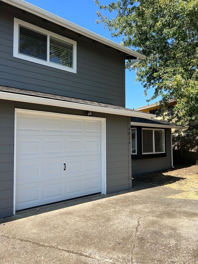 Building Photo - 4012so
