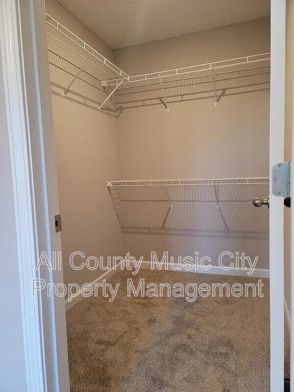 Building Photo - 310 Negri Ct