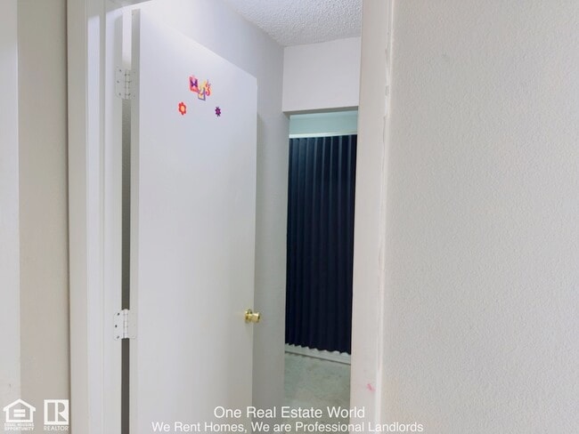 Building Photo - 2504 Woodgate Blvd