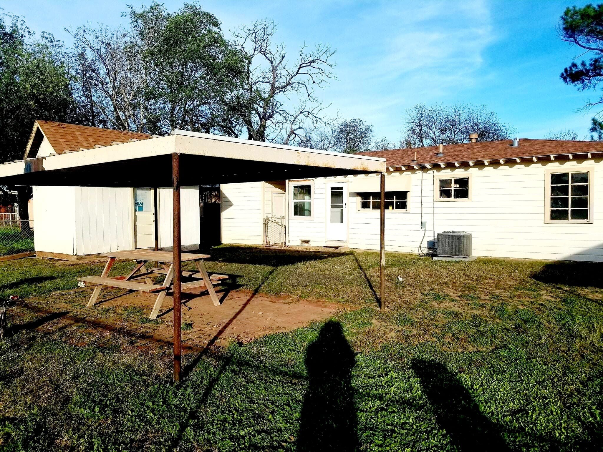 Building Photo - 127 20th Plz