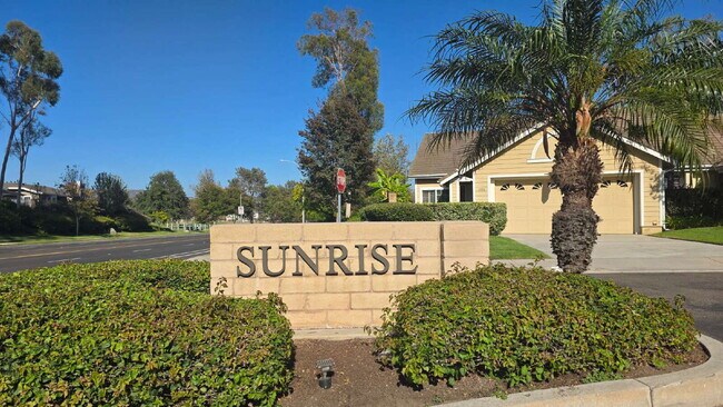 Building Photo - Beautiful home on the Shadowridge Golf Course