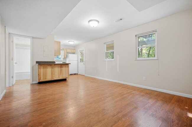 Building Photo - 2309 Anderson Ave