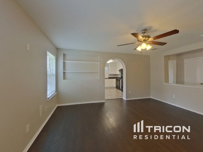 Building Photo - 910 Pryor Dr