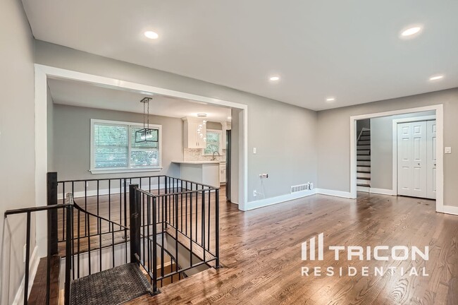 Building Photo - 2241 Wallingford Dr