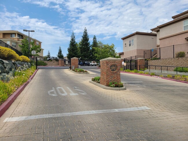 Primary Photo - Gated 2 Bdrm, 2 Bath Condo in Folsom Madro...