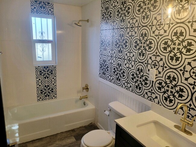 Building Photo - Beautiful 3 Bedroom Home Ready for immediate Move in!