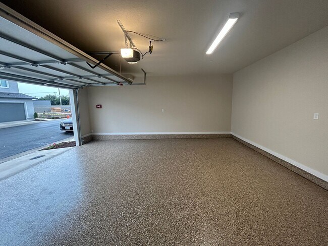 Building Photo - 479 Lemongrass St