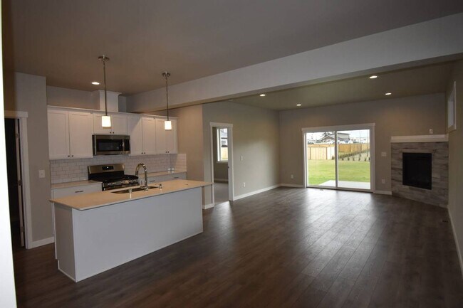 Building Photo - iscover this spacious 4-bedroom, 2.5-bath home in Lynden, WA