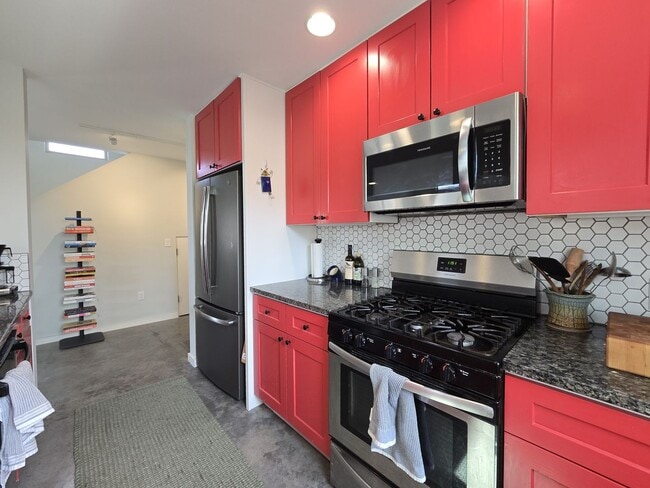 Building Photo - 2180 W Alameda St