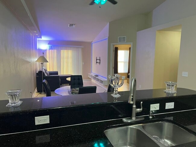 Building Photo - 922 SE 8th St