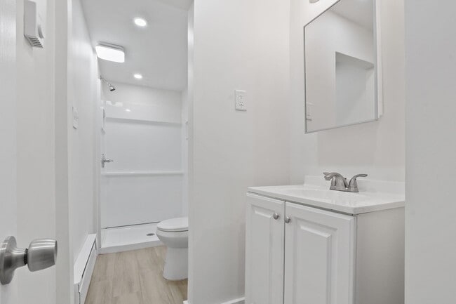 Building Photo - 20 Linden Ct