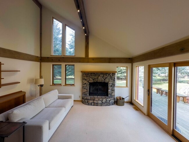 Building Photo - 233 Timberline Rd