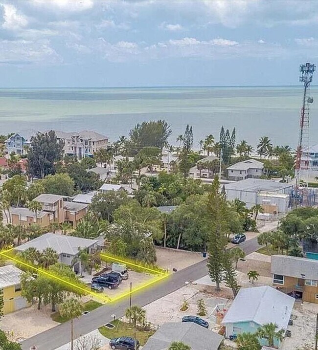 Building Photo - 128 Eucalyptus Ct