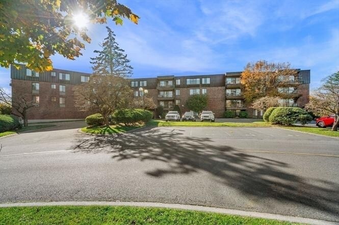 Building Photo - 1004 Paradise Rd