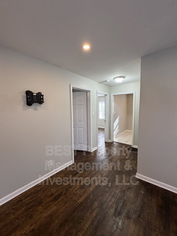 Building Photo - 1305 Norris Ave